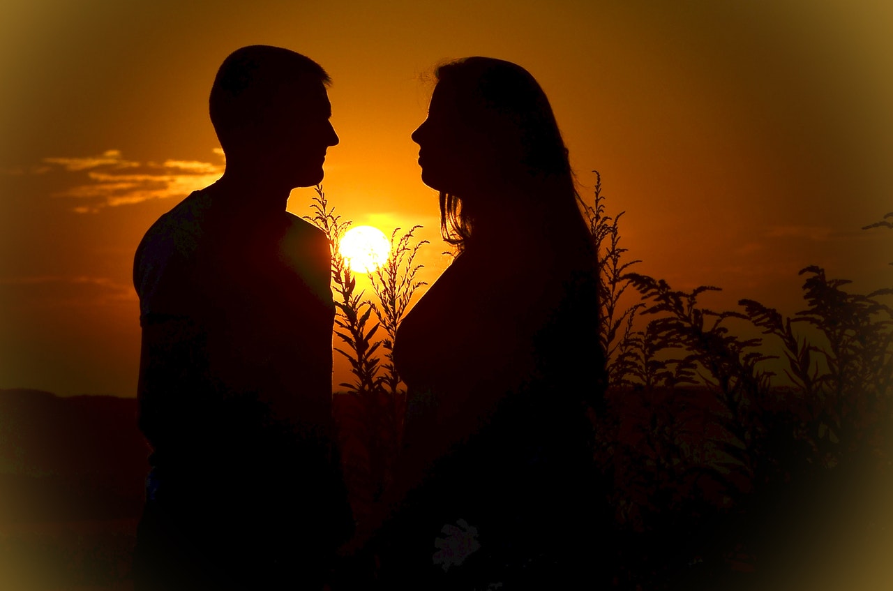couple-love-sunset-silhouettes-160764(1) Paarberatung